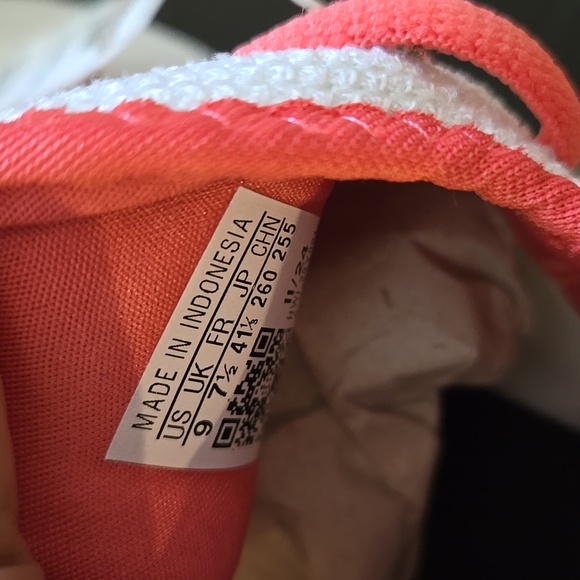 adidas Women's White and Pink Sneakers- I have removed the tags - Picture 7 of 10